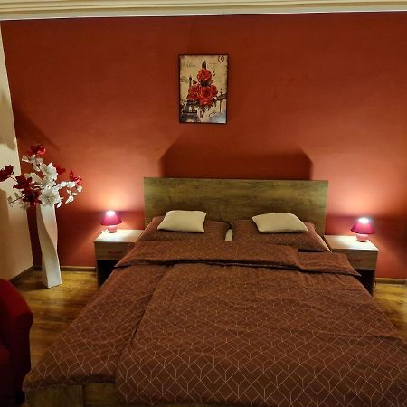 Matyas Apartman Тата Екстериор снимка