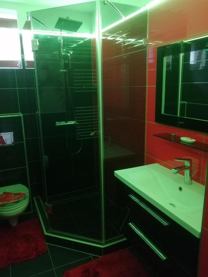 Matyas Apartman Тата Екстериор снимка