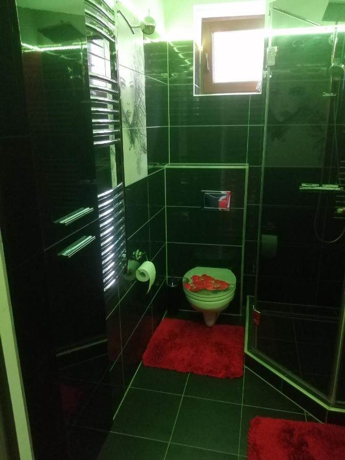 Matyas Apartman Тата Екстериор снимка