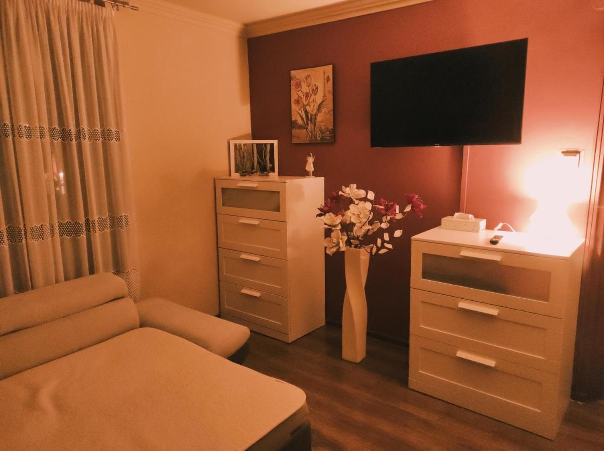 Matyas Apartman Тата Екстериор снимка