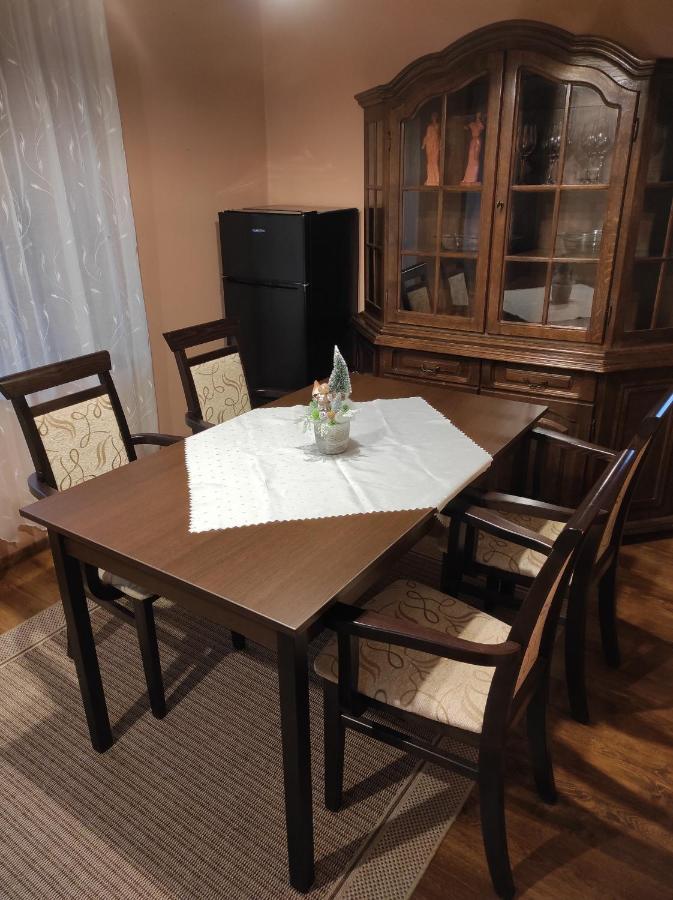 Matyas Apartman Тата Екстериор снимка