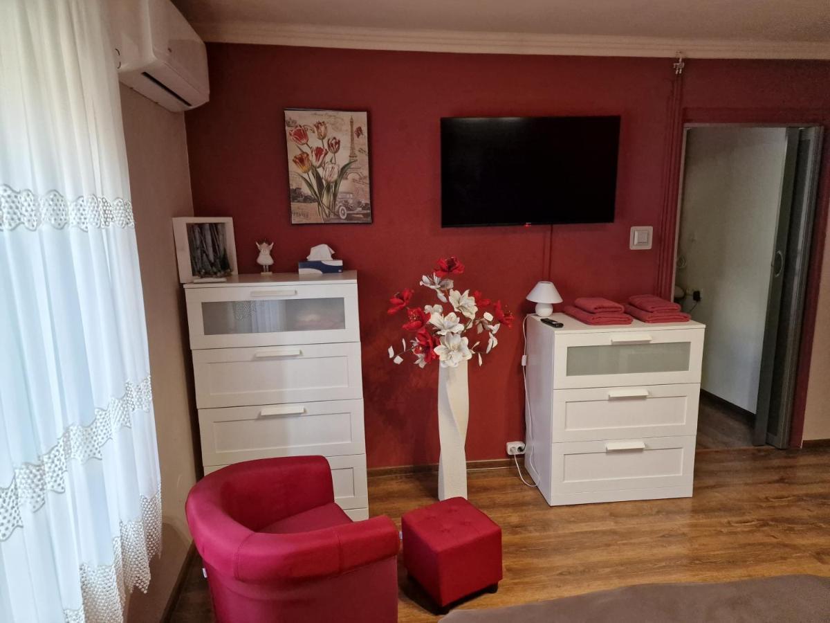 Matyas Apartman Тата Екстериор снимка