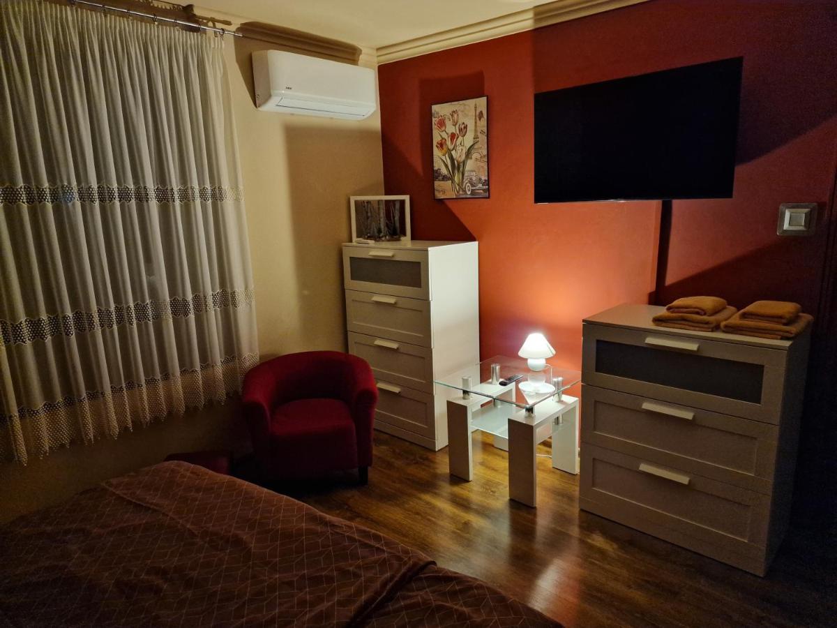 Matyas Apartman Тата Екстериор снимка